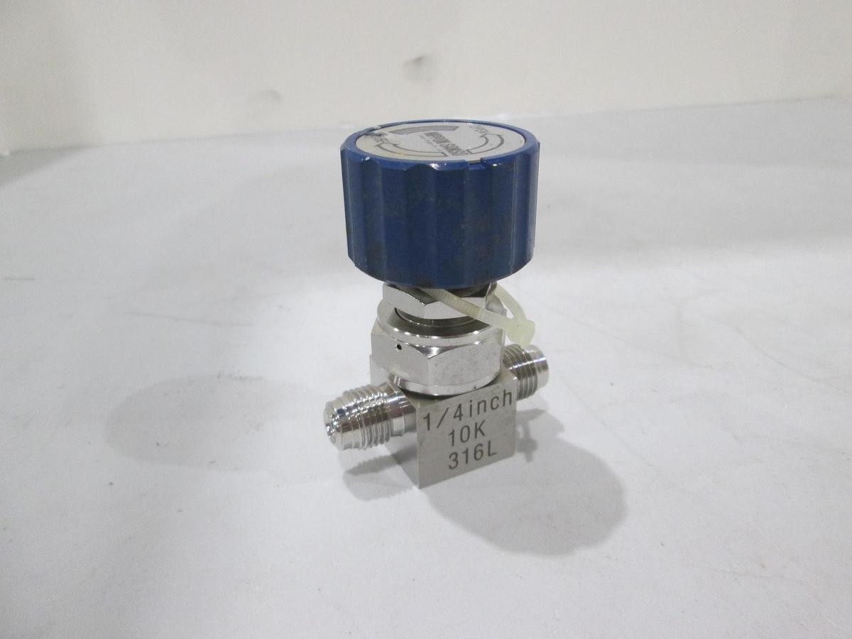 Used Nippon Sanso, 1/4" 10K 316L, Manual Valve, Used