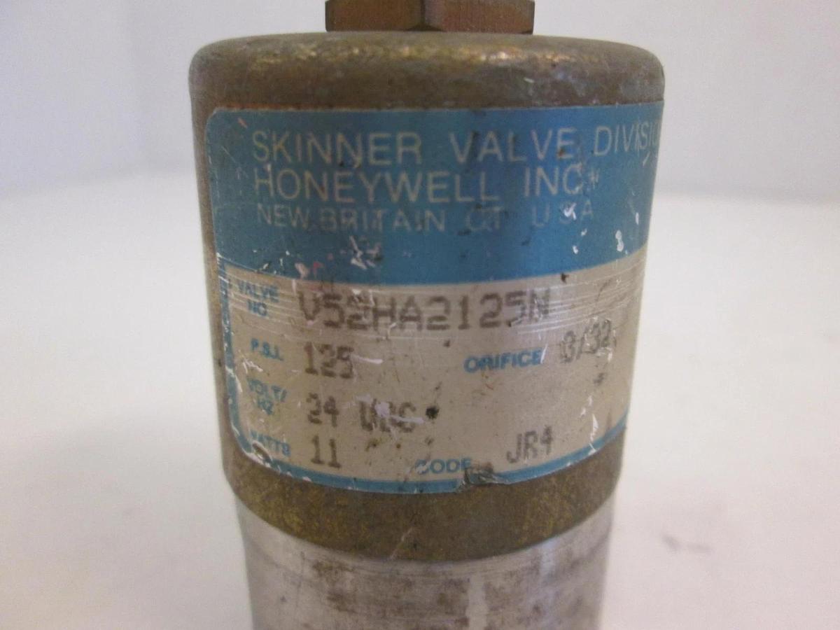 Used Skinner Honeywell V52HA2125N Valve, 125PSI, 24VDC, 11W, Used