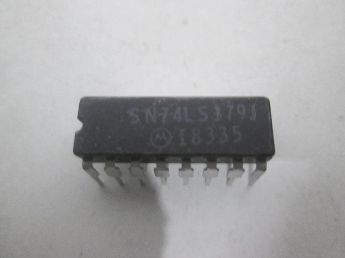 Motorola, SN74LS379J, Integrated Circuit, New, Lot of 25