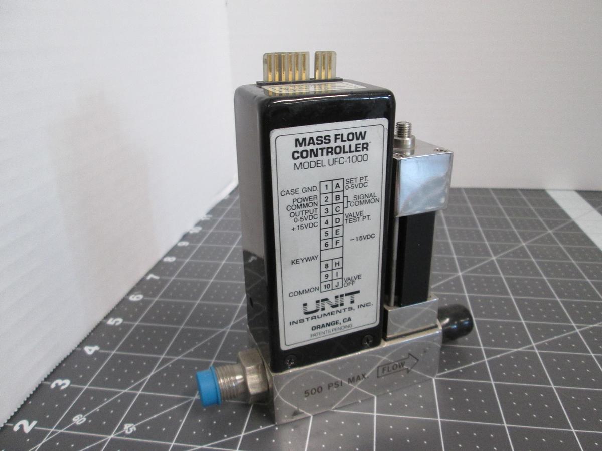 Used UNIT Instruments, UFC-1000 Mass Flow Controller 400 SCCM O2 Oxygen MFC