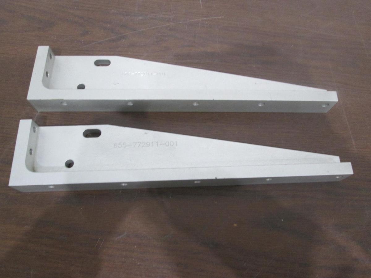Used AMAT, 655-772911-00 (2), 655-772910-000 (2), Fixture Brackets, Used, Total lot 4