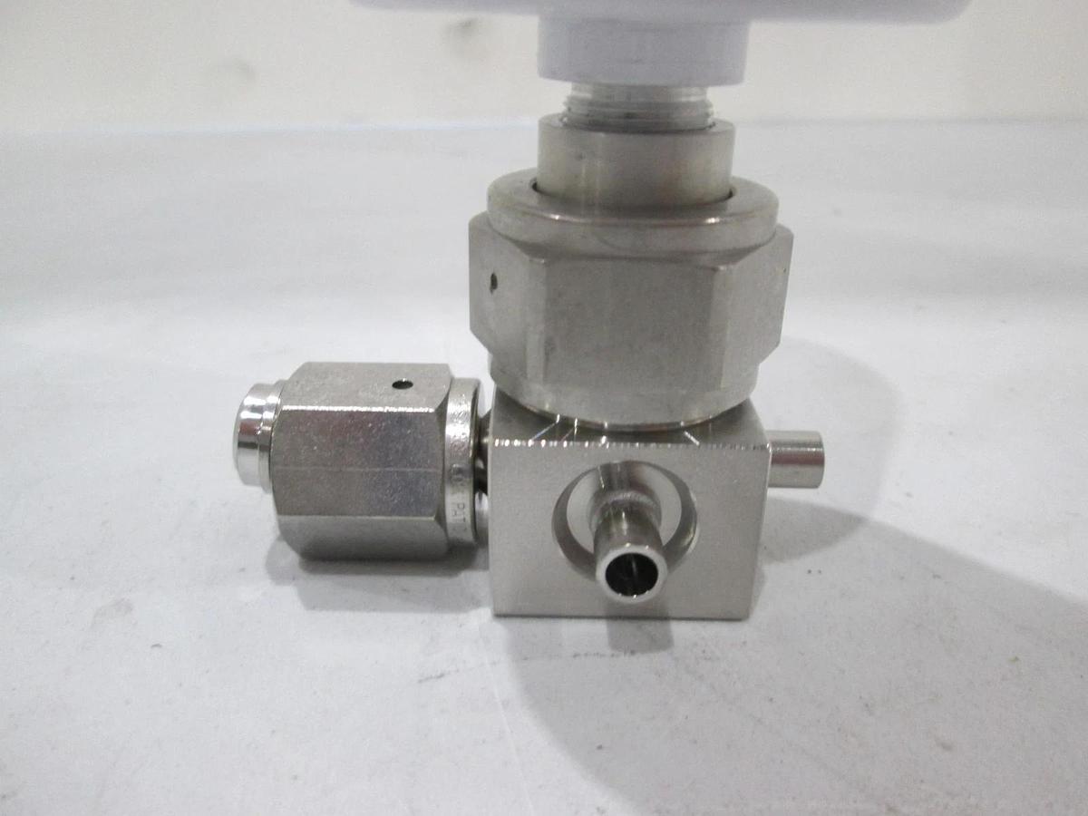Used Nupro, 6LV-HDB111P-C, 3 Way High Pressure Valve, Butt End Weld/ FVCR, Used