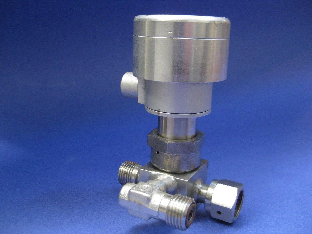 Used Nupro SS-4BK-588 Switching Bellows Sealed Valve, 1/4" VCO, Used