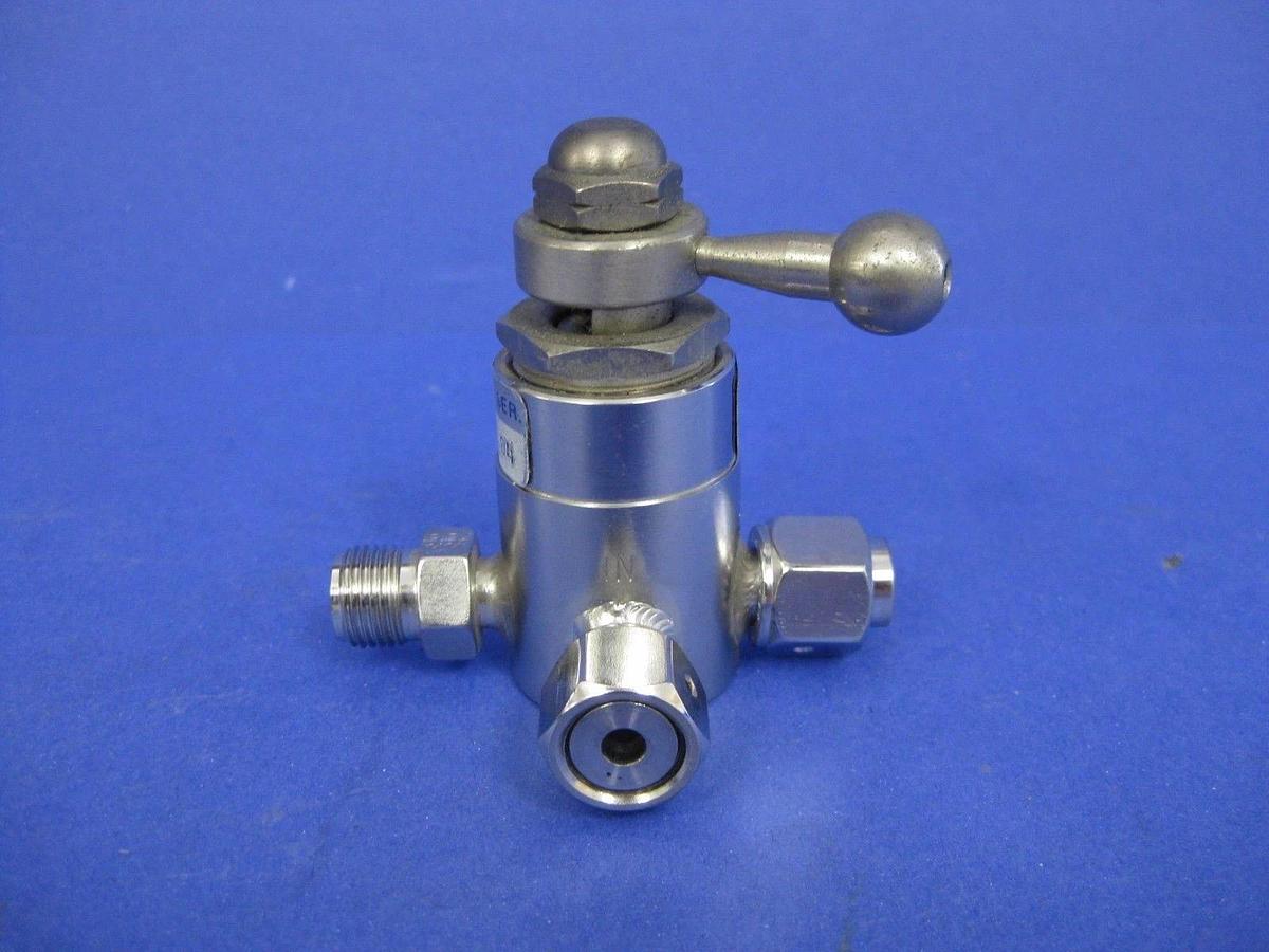 Used Veriflo 032 0029 Valve, 3-Way, Manual Lever, 1/4" VCO, Used