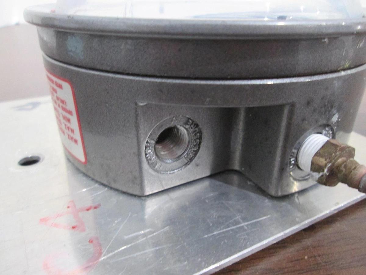 Dwyer, Magnehelic, 2002C, Pressure Gauge, 0-2" of Water, Used