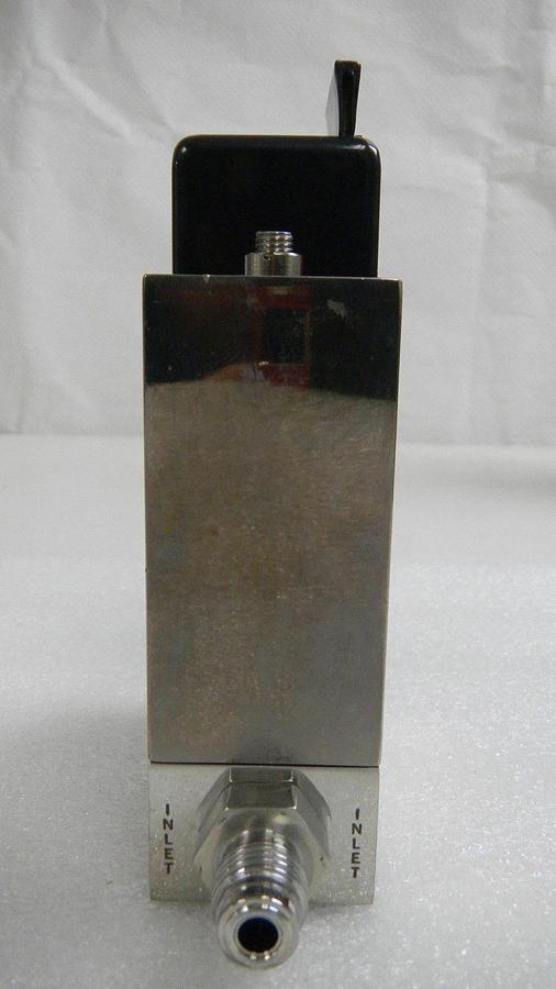 Used Unit UFC-1500A, Mass Flow Controller, Gas- CCL2F2, Range- 200 CC, 1/4" M I/O
