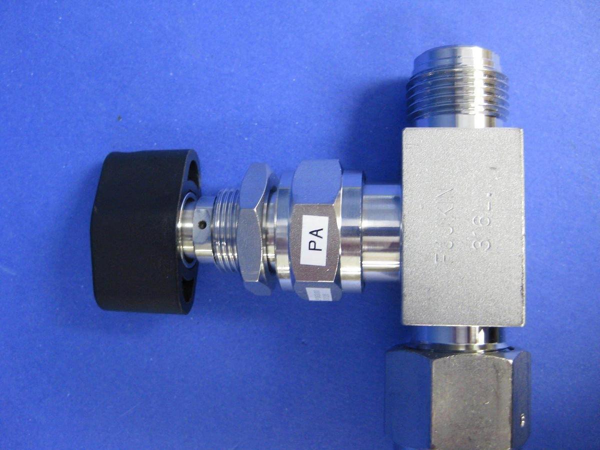 Used Fujikin 1/4 Turn Manual Shut Off Valve, 1/2" MVCR w/ NW25 Flange Adapter, Used