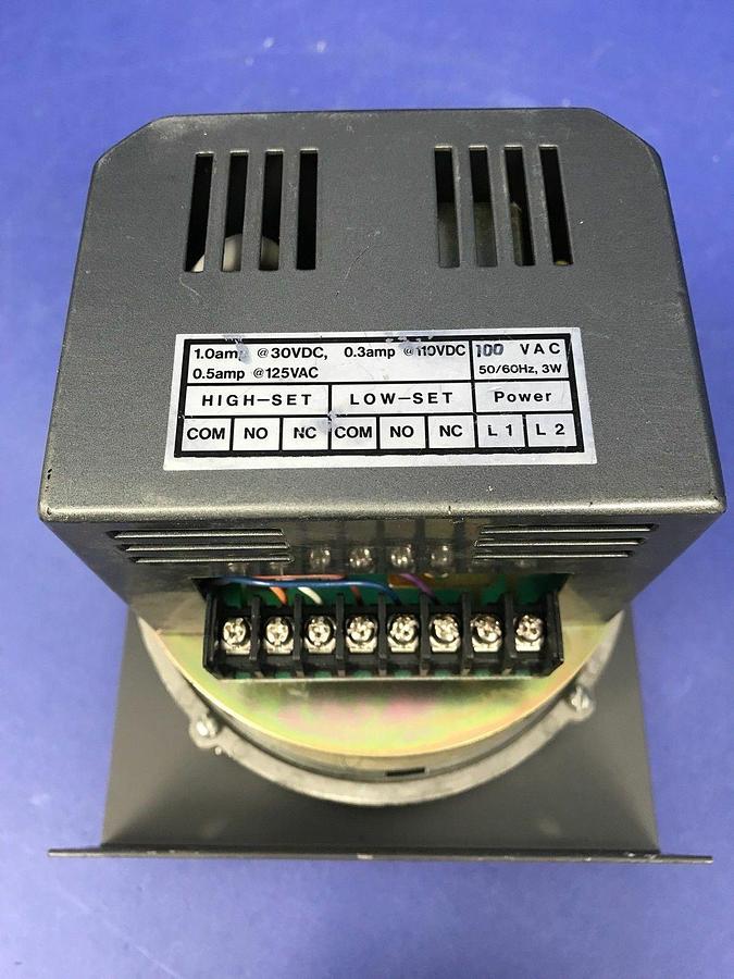 Used Dwyer Photohelic Gauge 0-50mm H2O / 0-0.5kPa Water, w/ Mounting Panel Used