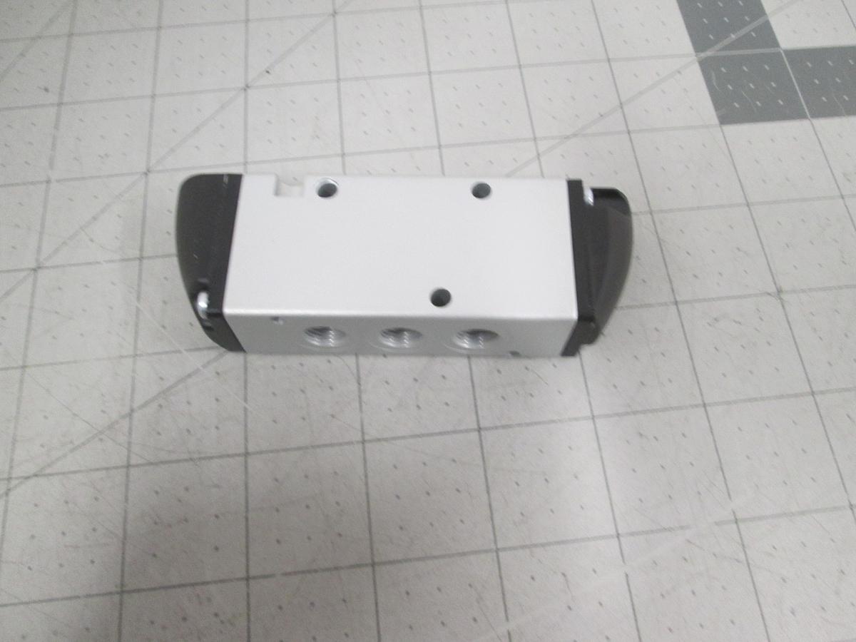 Used Norgren, V60P5DDAXP0200, 5/2 Pneumatic Directional Control Valve 145 PSI