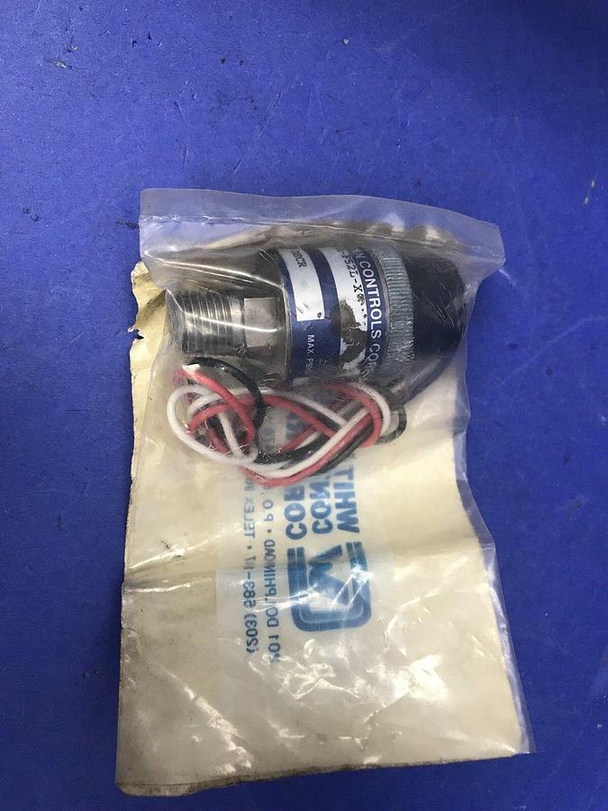 Used Whitman P117V-3H-F52L-X SS Vacuum Switch , 5A, 250VAC -New
