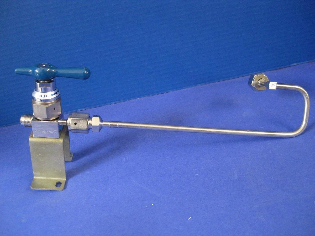 Used Ewal Titan II Valve Assembly 1/4 Turn Knob, 1/4 VCR Fittings, Used