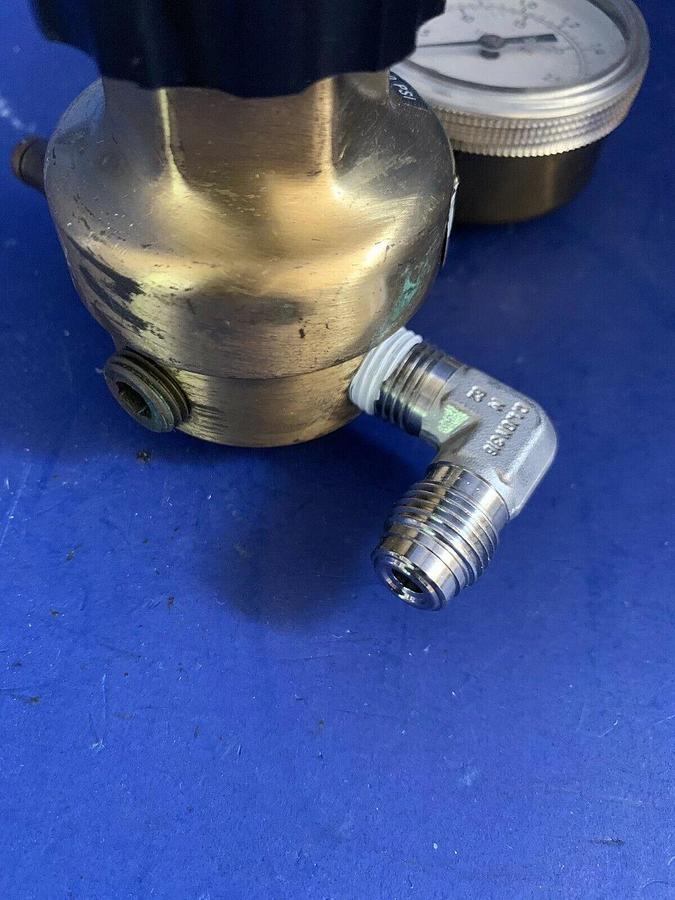 Used Parker Veriflo IR4B-30-GSD Brass Regulator w/ Gauge, 4 Port, Used