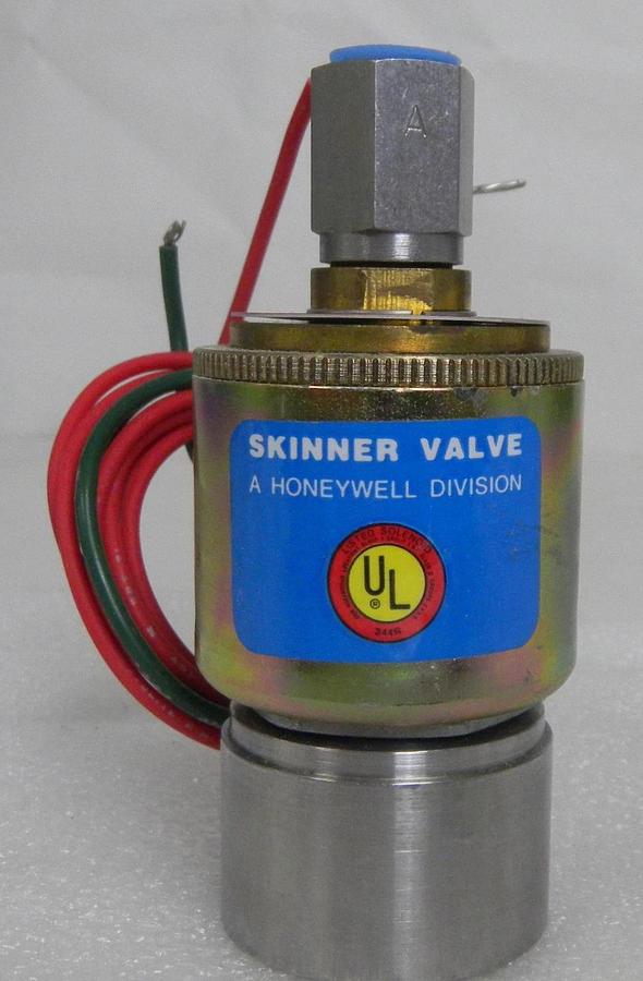 Skinner X51LB2125 Solenoid Valve, 24 VDC / 10W / 3/32 Orifice / 125 PSI, NEW