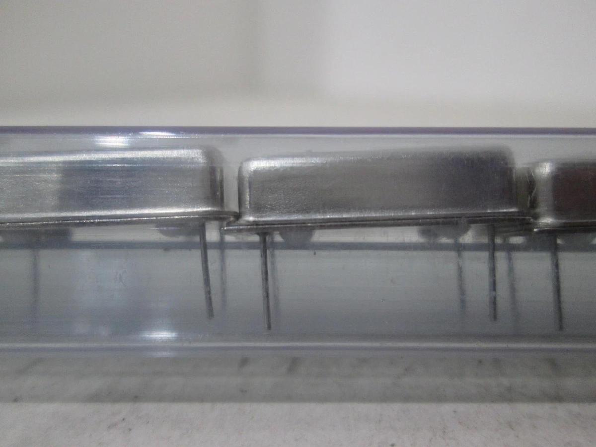 Fox, F1100E 9006, 32.000000 MHZ, Crystal Oscillator, New, Lot of 25