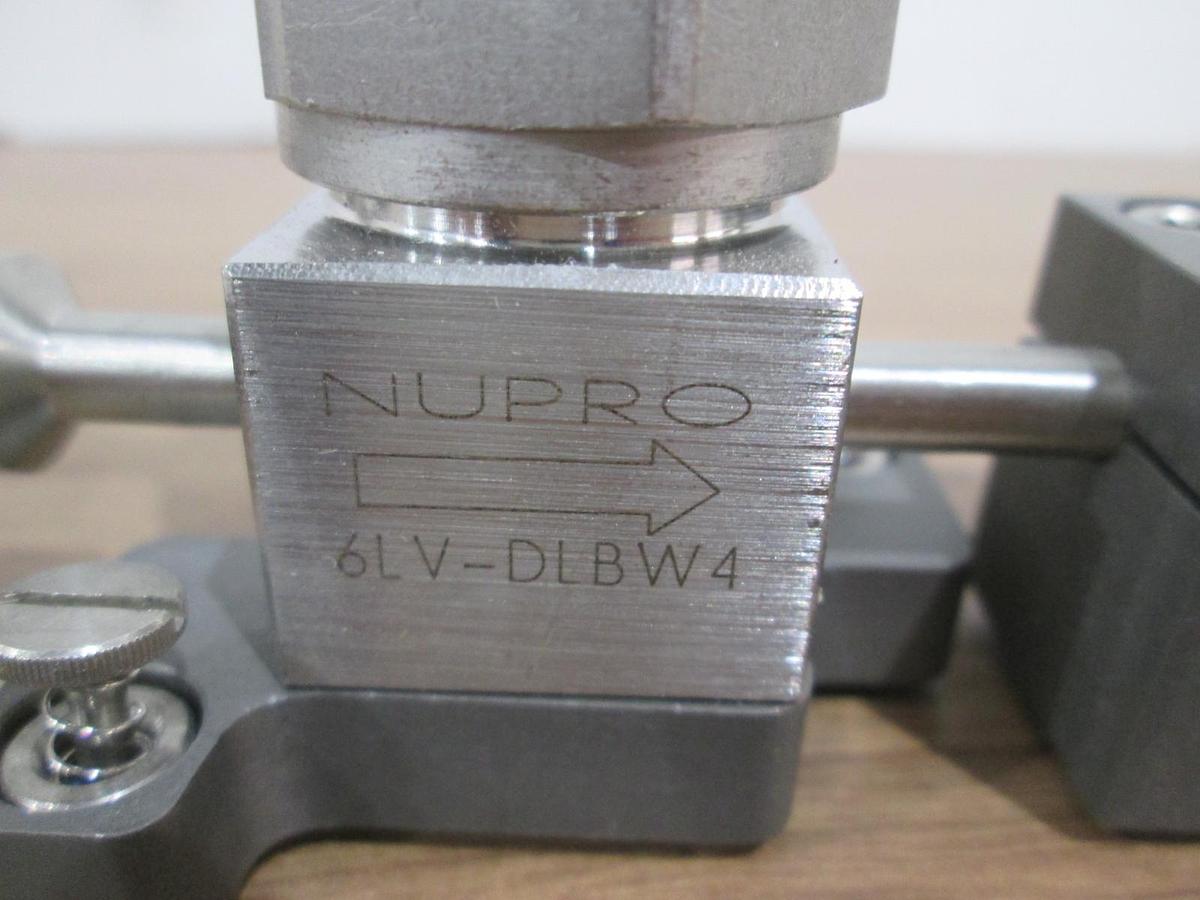 Used Swagelok 6LV-DLBW4 Manual Diaphragm Valve Assy 1/4"FVCR x 1/2"MVCR