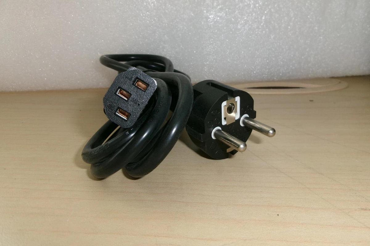Used Qiaopu type E, power supply cord, 16A 250V, new