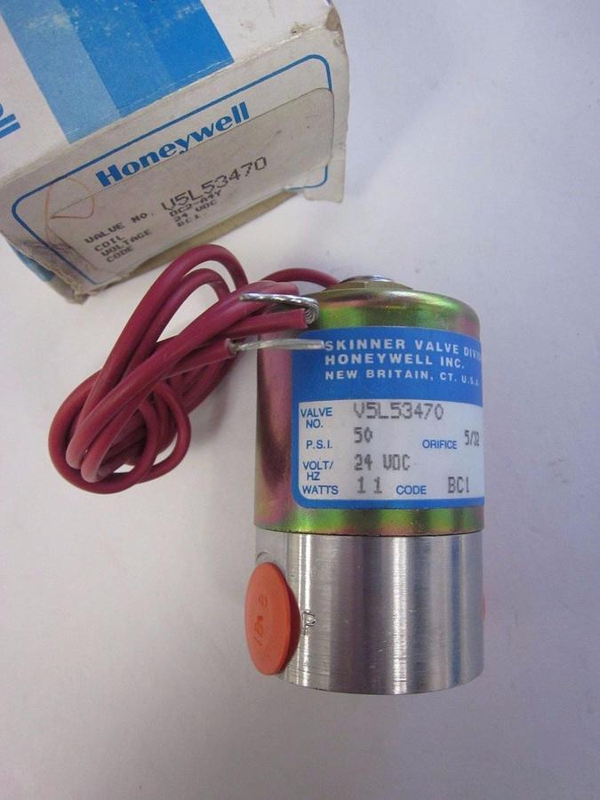 Used Skinner / Honeywell V5L53470 Solenoid Valve, 1/4 NPT, 50PSI, Orifice: 5/32, NIB