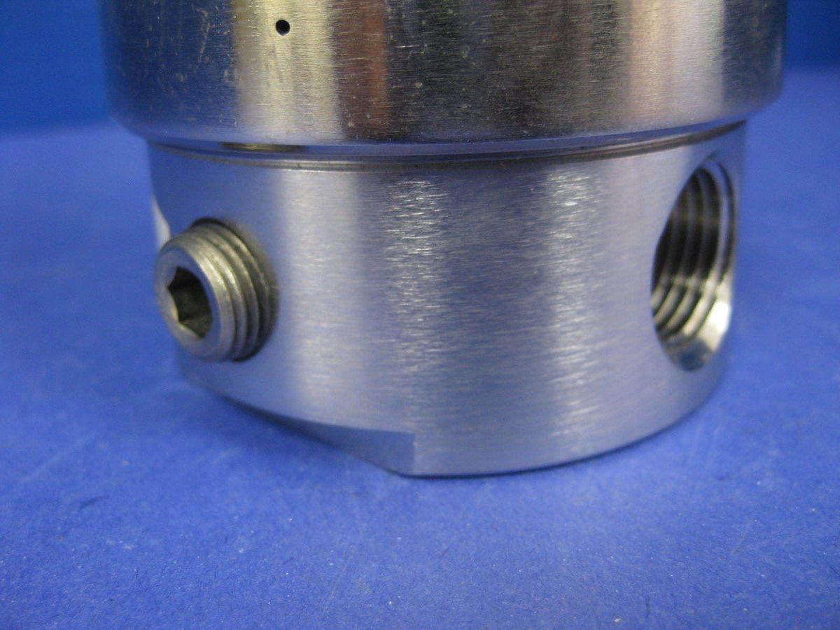 Used Veriflo HFR901S4PBV14 High Flow Pressure Regulator, 4 Ports 1/4" pipe thread