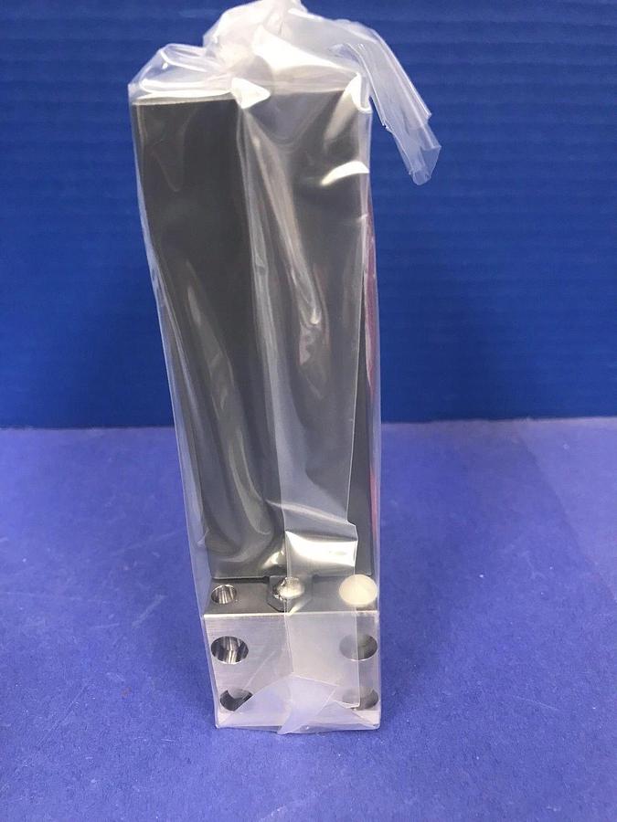 Used Tylan 2979 MFC Mass Flow Controller  CH2F2, 100 SCCM, Block Mount, Refrb
