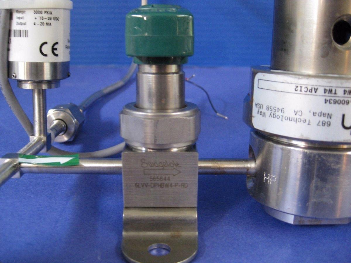 Used N2 AptechAP1010SM Regulator Assy from Gas Panel w 580 CGA & Transducer