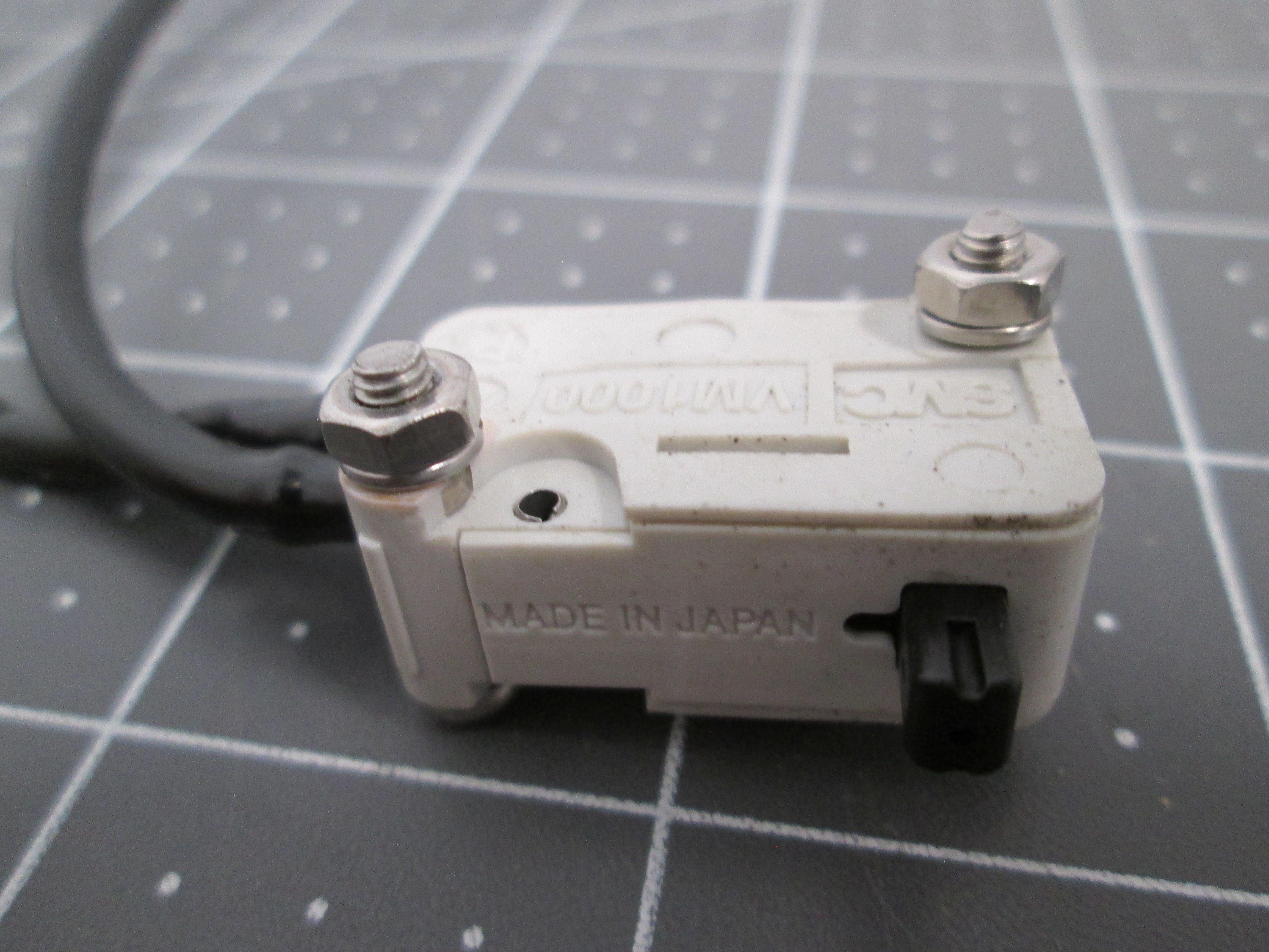 Used SMC VM1000-4NU-32G Pneumatic Mechanical Control Valve 0-0.8MPa