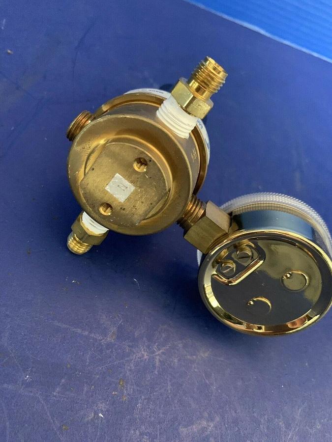 Used Parker Veriflo IR4B-100-GSD Brass Regulator w/ Gauge, 4 Port, Used