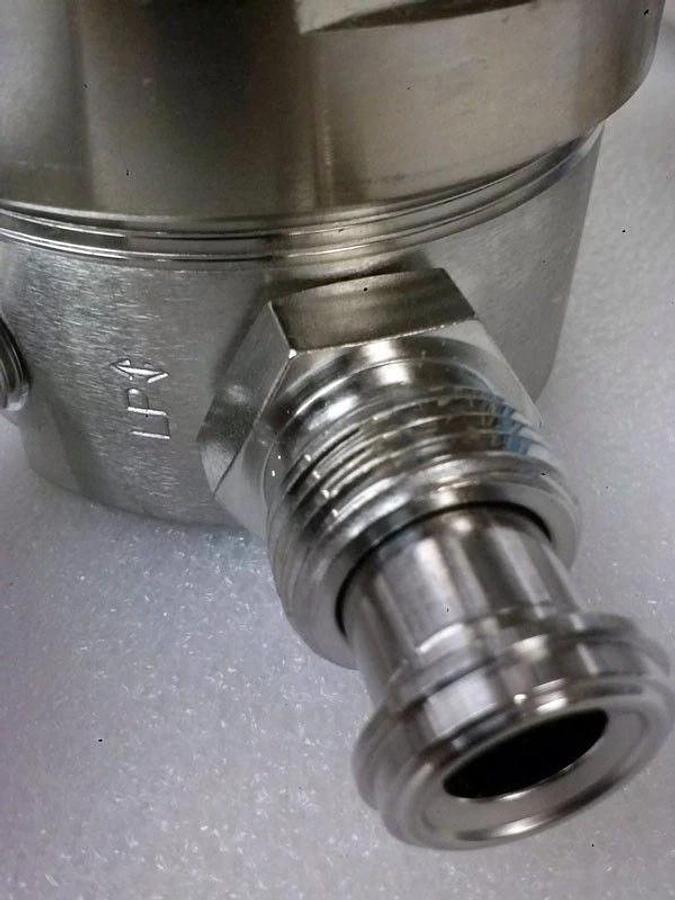 Used Veriflo SQ420E1004PVCR8FIIM Regulator 1/2"MVCR x 1/2"FVCR with Gauges, Used