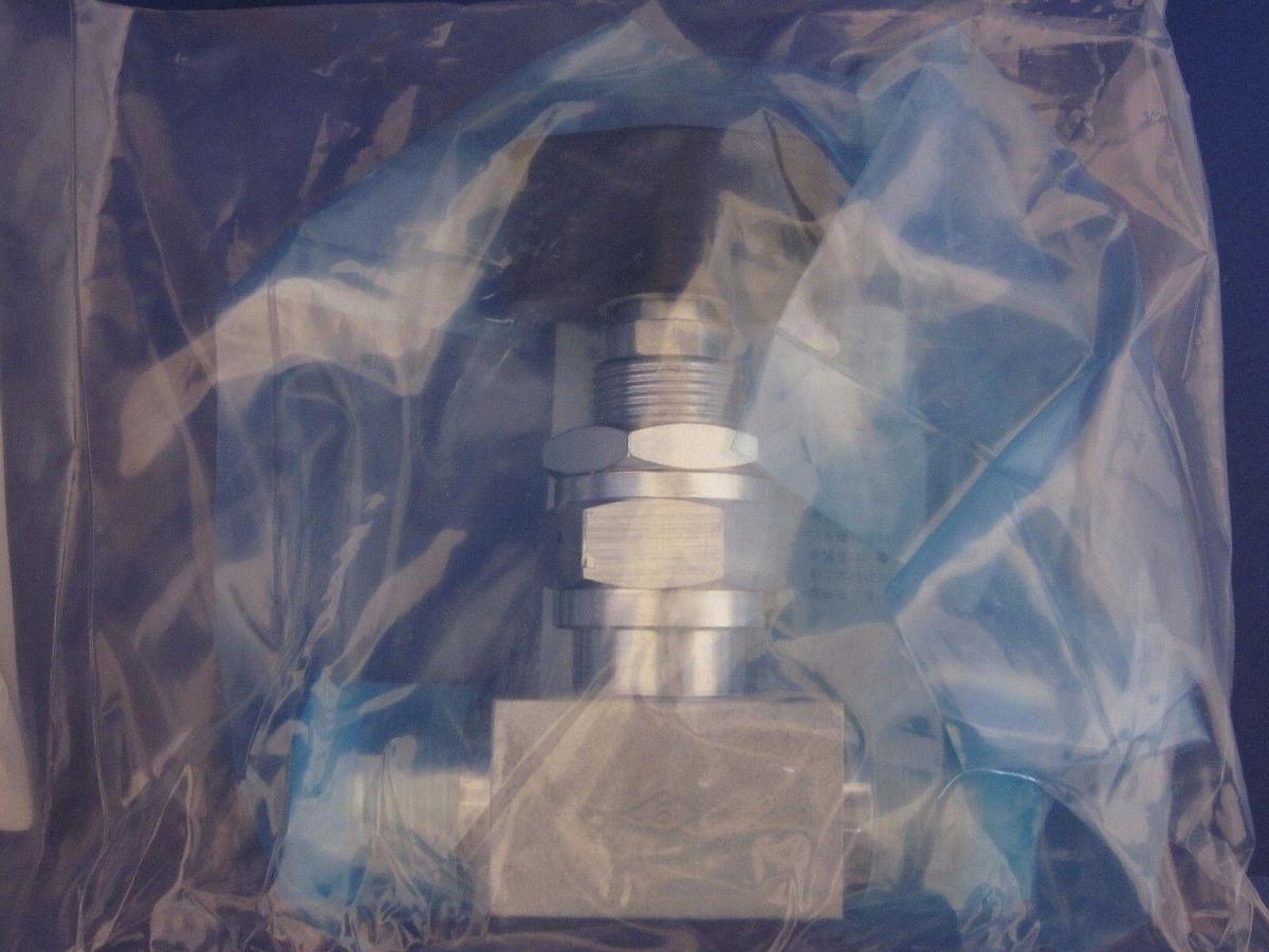 Used Fujikin SS Switch Bellows Valve, 3/8" MVCR, FUBFL-71-9.52