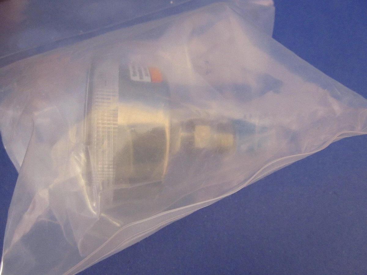 US Gauge Cleanroom Gauge 30-0-200 psi / 0-14 bar, 1/4" MVCR, Back Mount, New