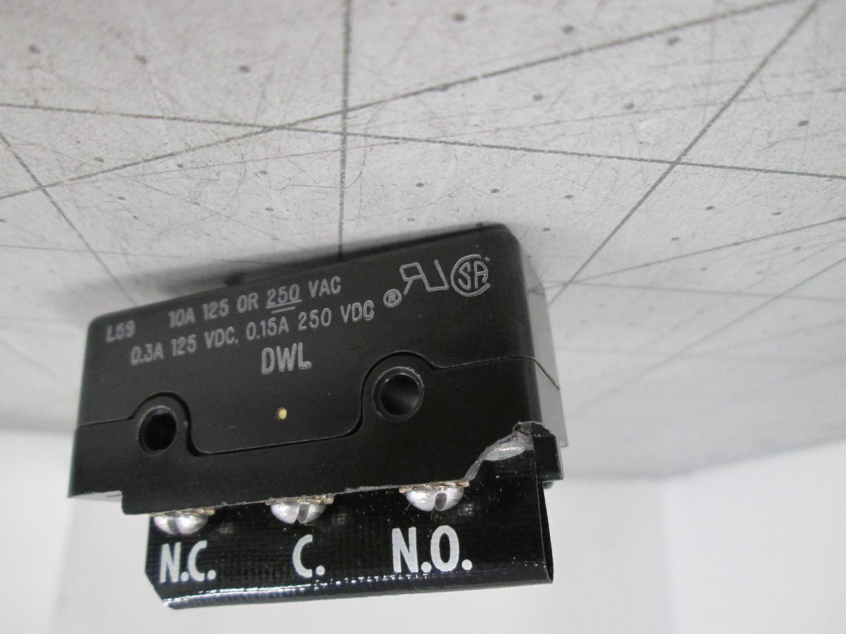 Used Honeywell, MICRO SWITCH, DT-2R-A7, MS25008-1, DPDT Pin Plunger 10A 250VAC