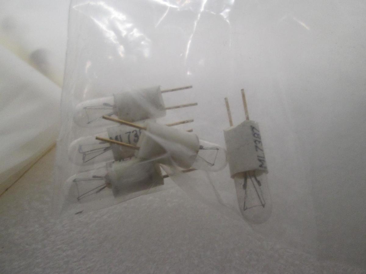 Lamp, 28V, 1.2W, BI, Pin, 110-013, New, Lot of 7