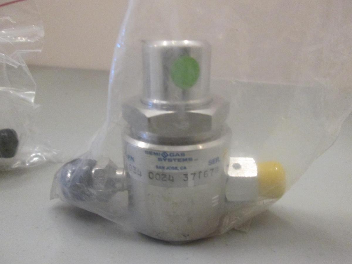 Used Veriflo Semi-Gas 034 Purge / Vent Valve, - 1/4" MVCO x 1/4" FVCO
