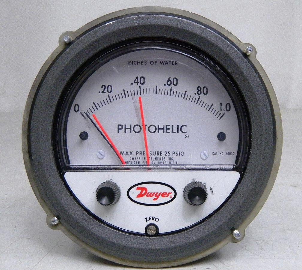 Used Dwyer 3001C Photohelic Gauge 0 to 1 inch
