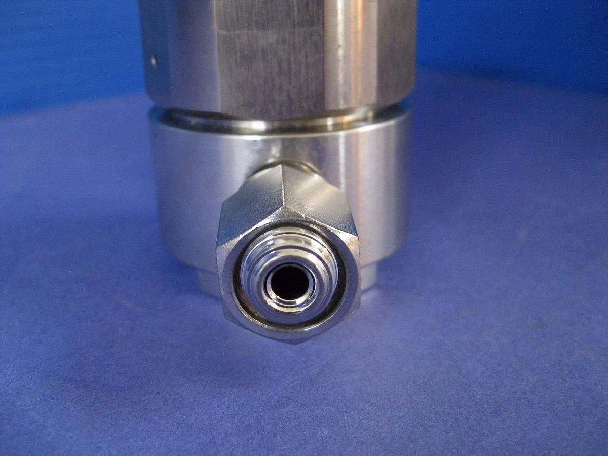 TESCOM  REGULATOR 44-2260-941-086, 1/4" FVCR x 1/4" MVCR, 25 psi, New