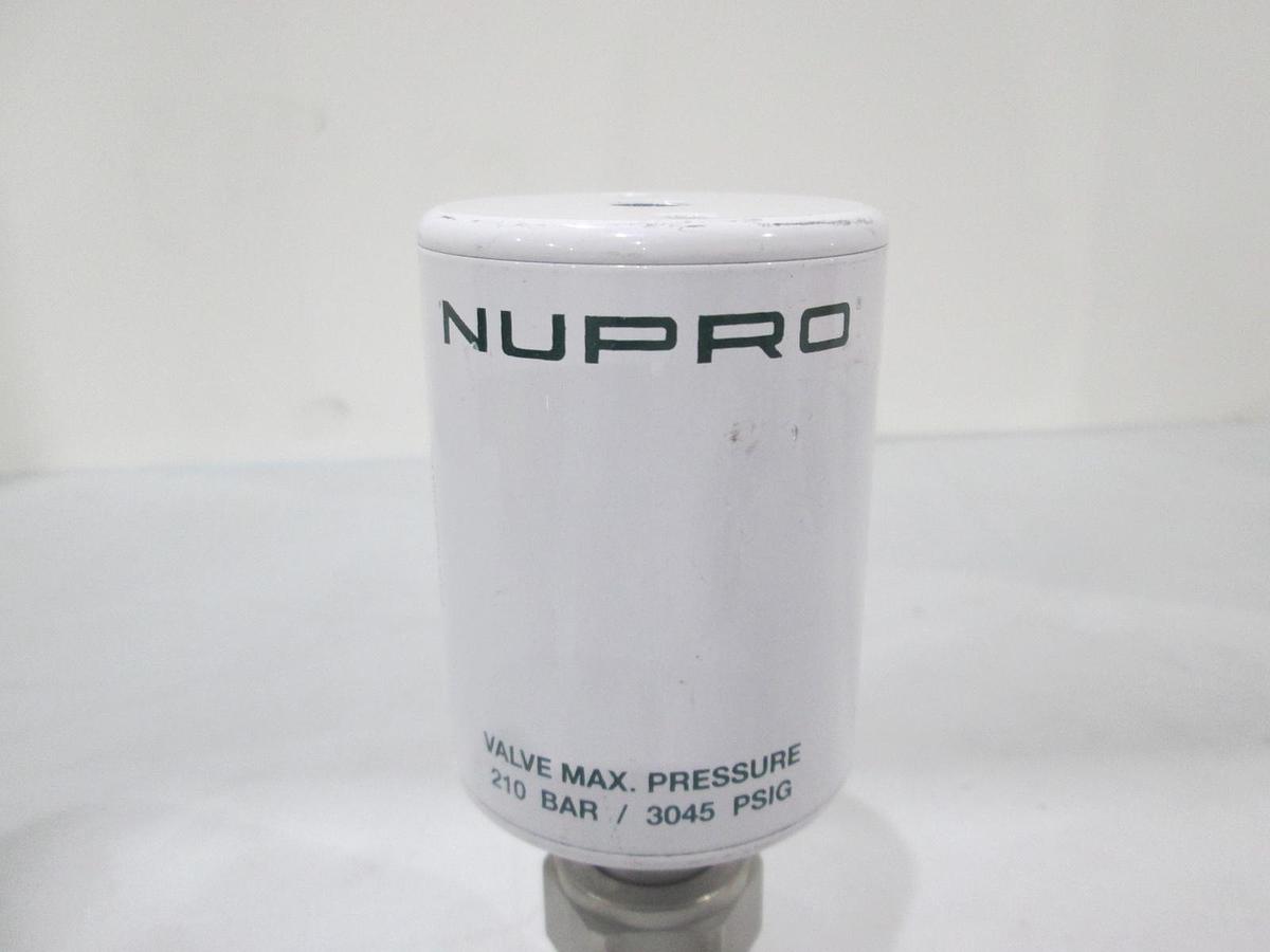 Used Nupro, 6LV-HDB111P-C, 3 Way High Pressure Valve, Butt End Weld, Used