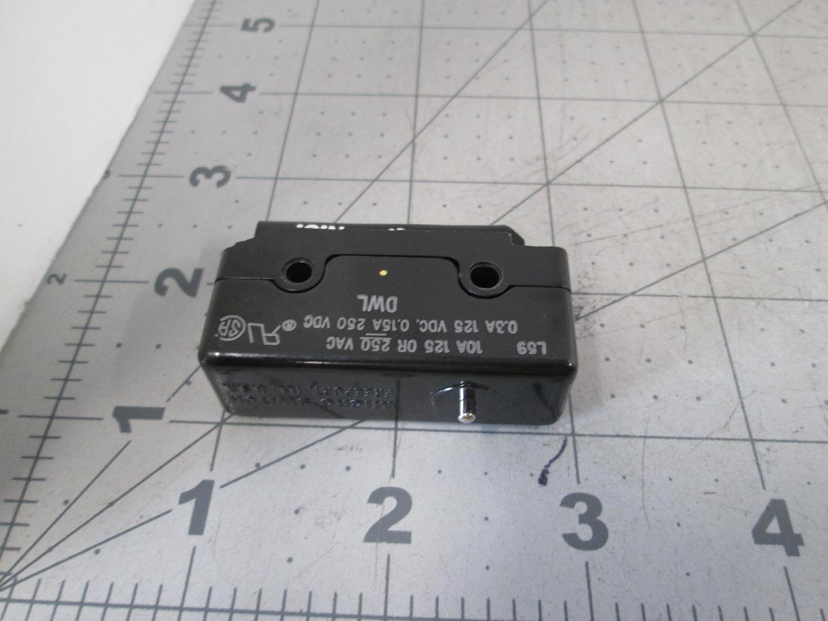 Used Honeywell, MICRO SWITCH, DT-2R-A7, MS25008-1, DPDT Pin Plunger 10A 250VAC
