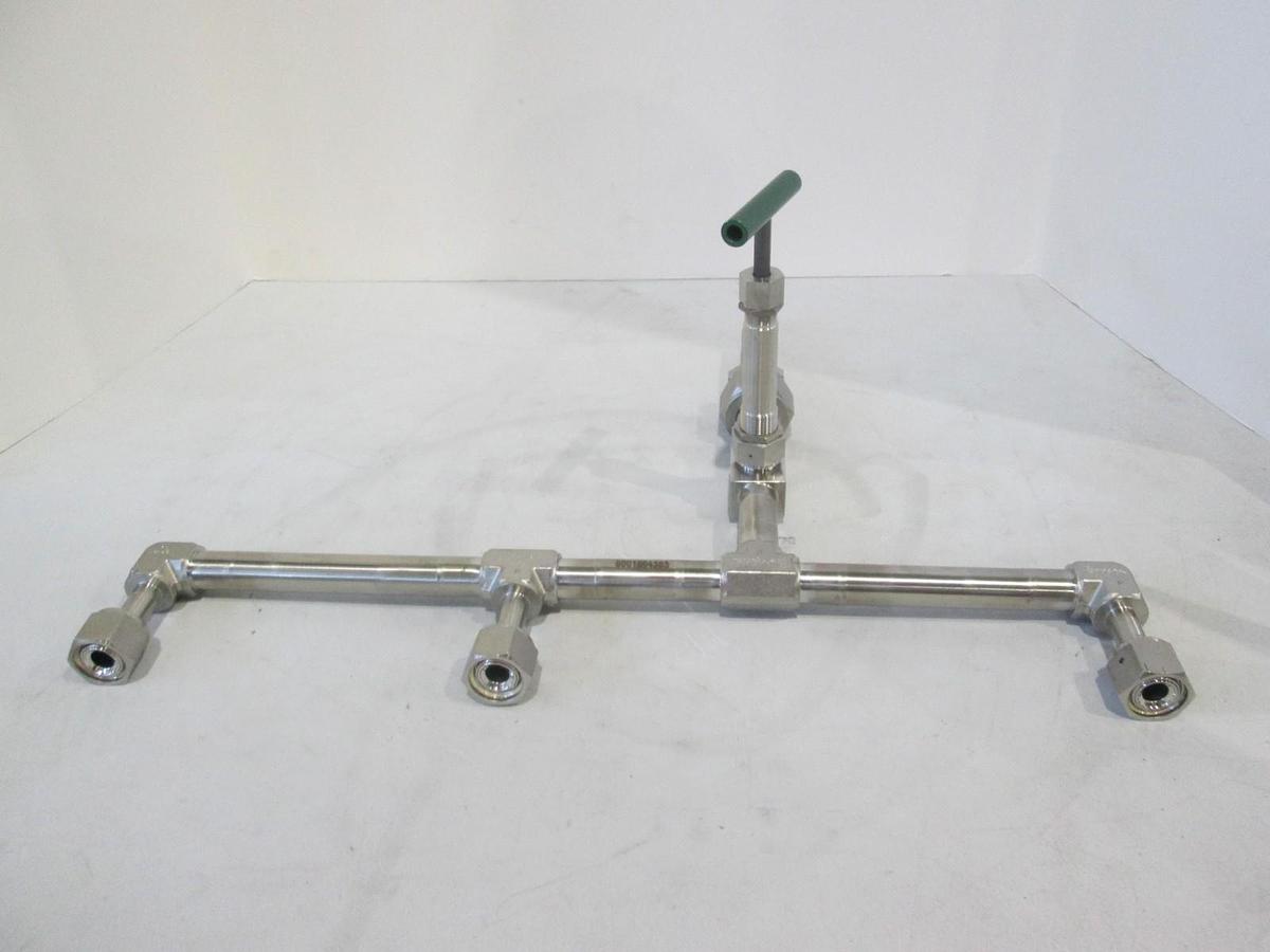 Used Swagelok, SS-8UK-TQ3-SC11, Manual Green Valve, 1" 4 Port, Used