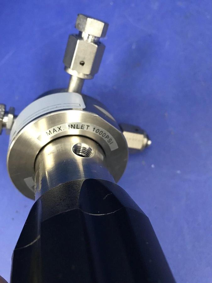 Used APTech Semi Gas Pressure Regulator 033-0219-100 4 Port, 1/4" VCR- Used