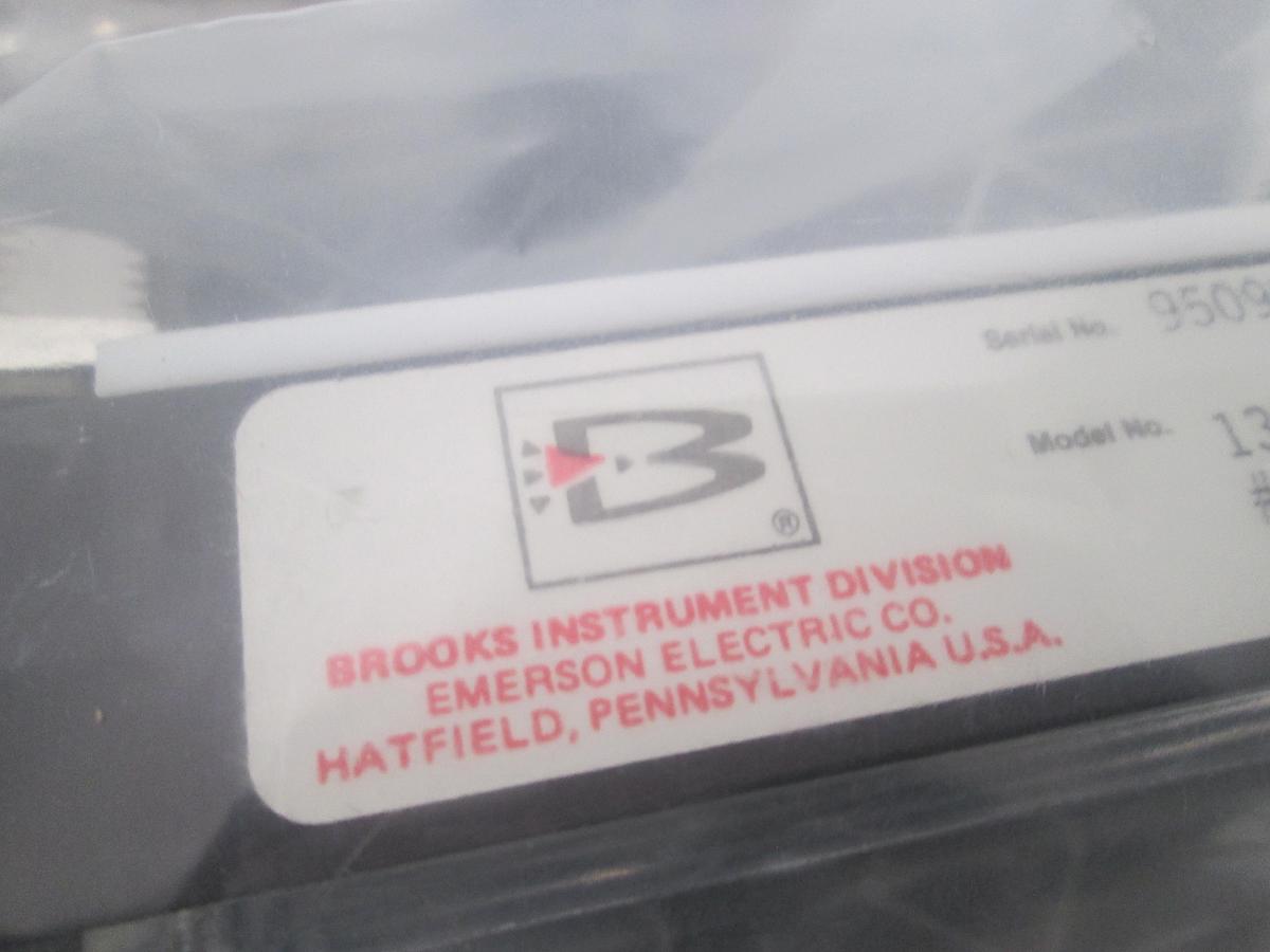 Lot of 2 New Brooks Instruments 1350EEB6CNF1A Sho-Rate Flowmeter Air