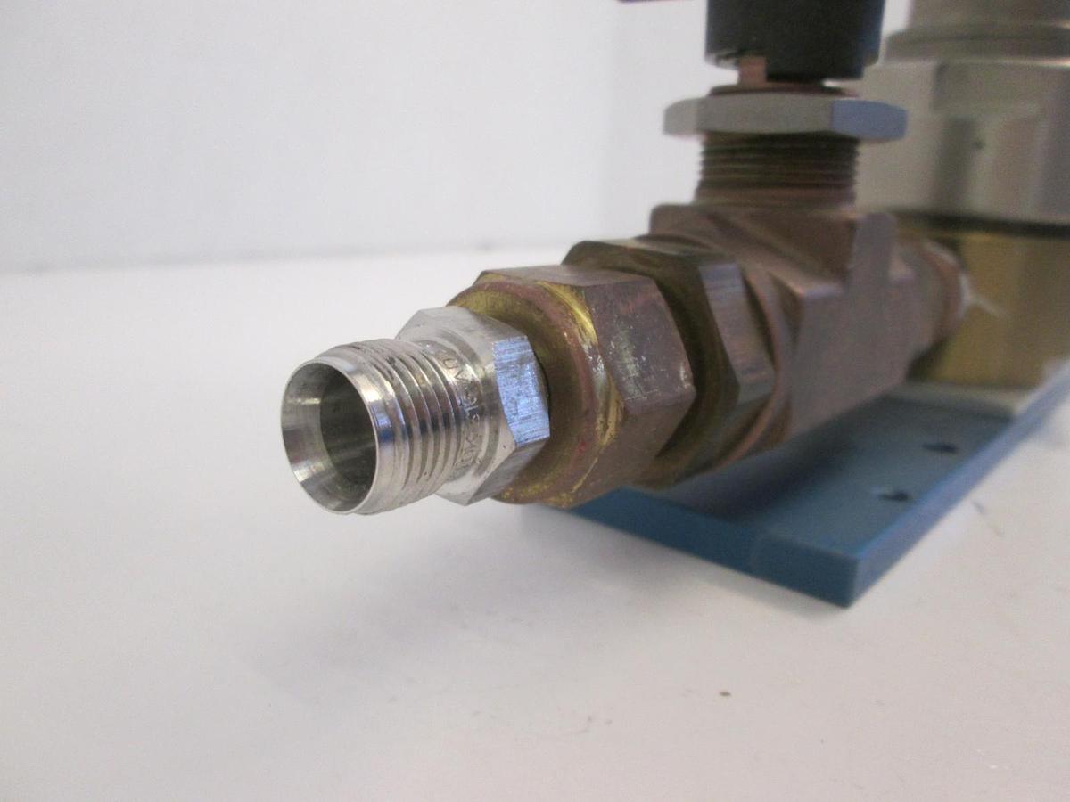 Used APTech AK1210B 4PL 8 8 0 0 4-Port Brass Pressure Regulator Stick Assy, Used