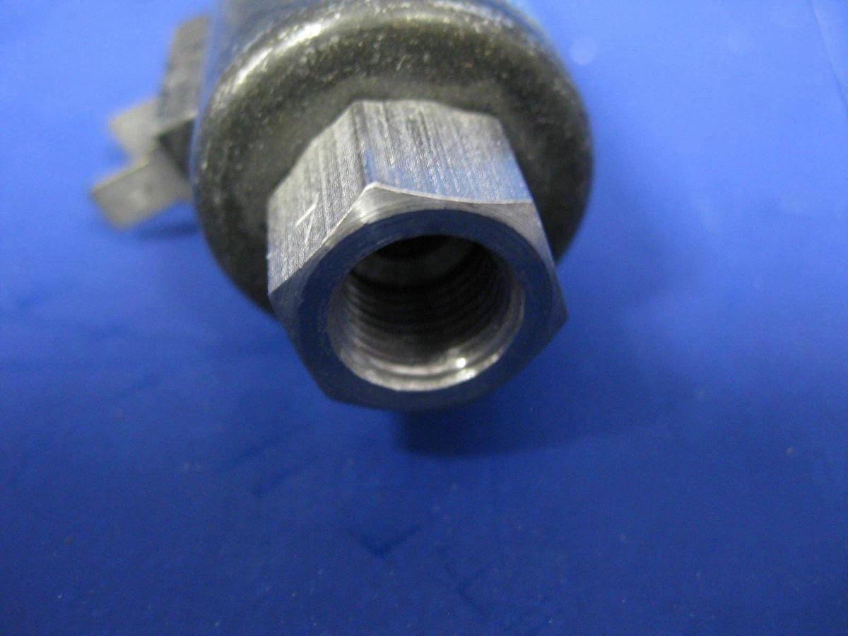 Used Honeywell Skinner B11RX5DN Valve, 1/8' Pipe, 200 psi, Lot of 25 Used