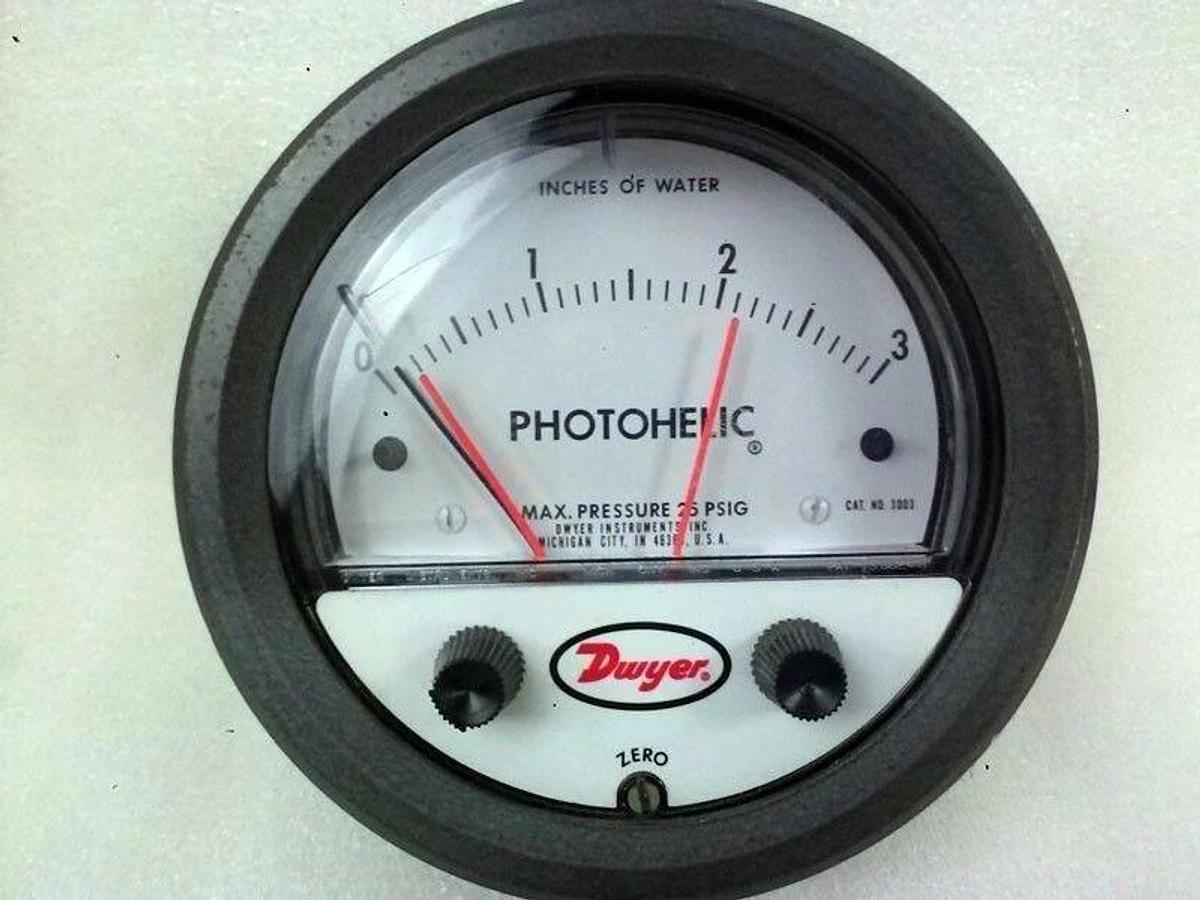 Used Dwyer 3003 Photohelic Gauge 0 to 3 inch, Used