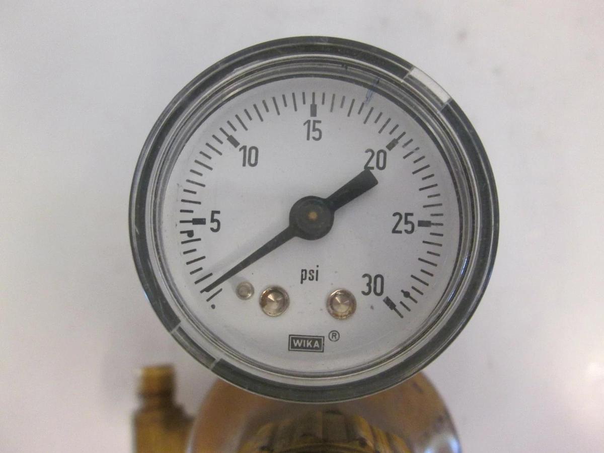 Used Veriflo Brass Regulator, IR400B250MKG, 3000 PSI w/ Gauge 0-30