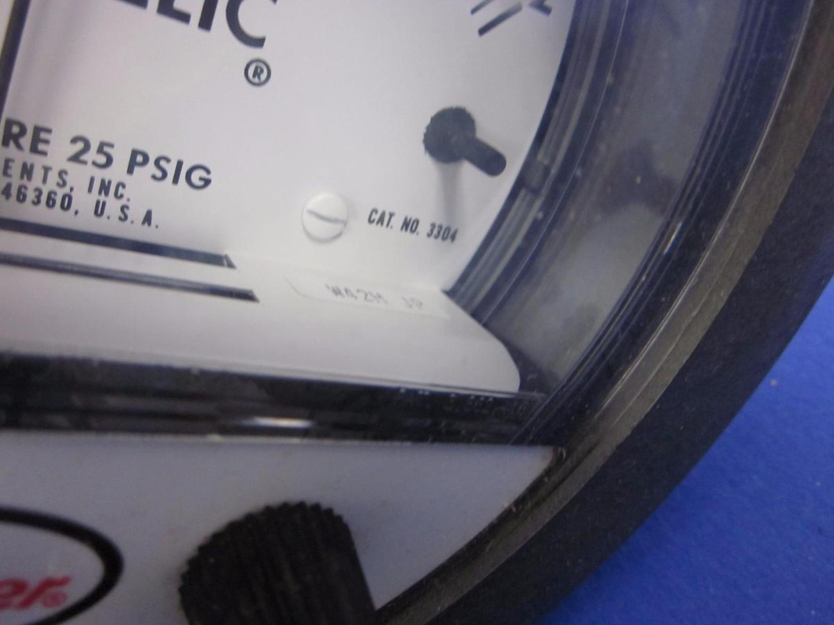 Used Dwyer 3304 Photohelic Pressure Switch/Gage , 2-0-2" of Water, Used