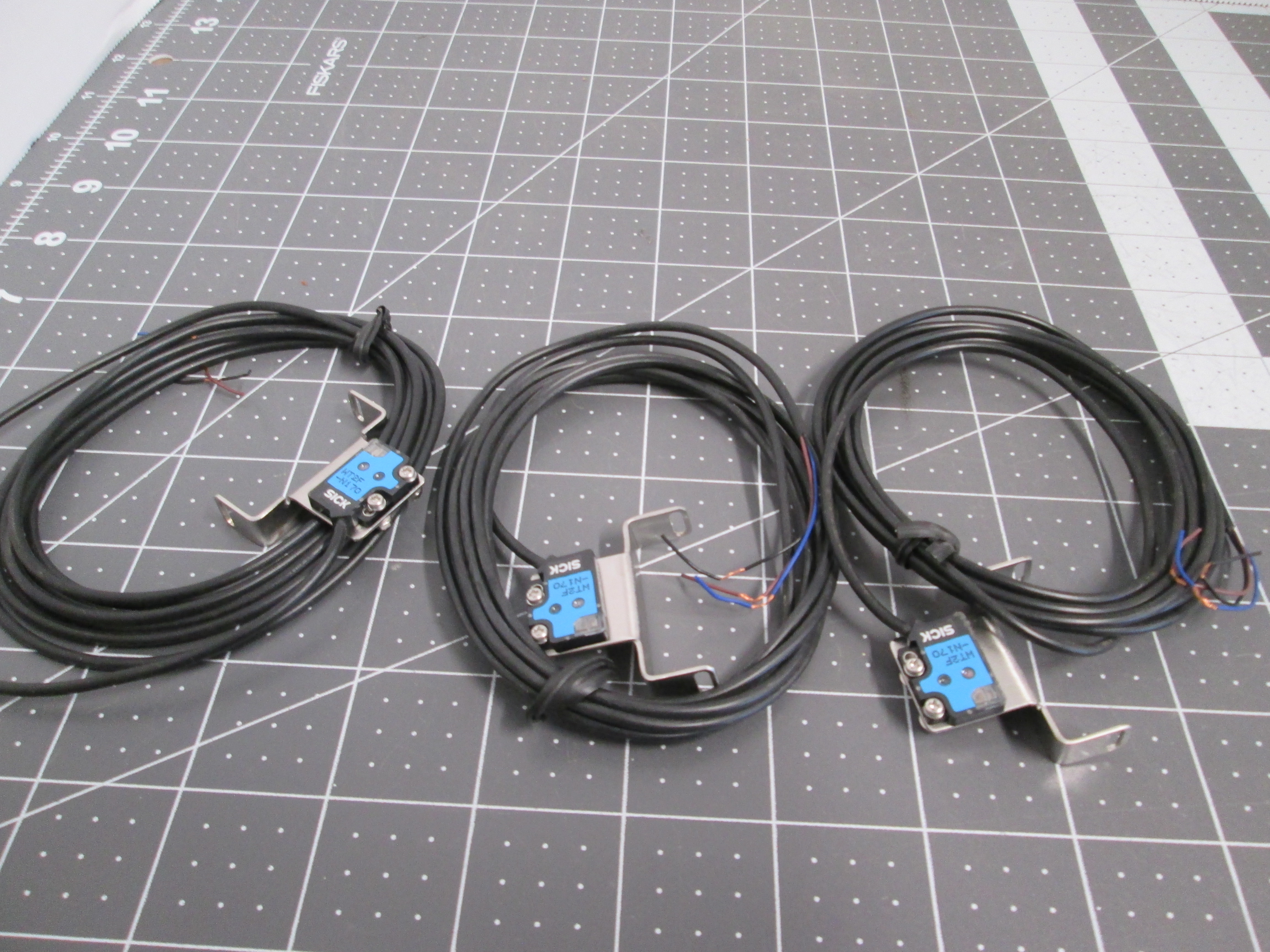 Used SICK WT2F-N170 Miniature Photoelectric Sensor Lot of 3 