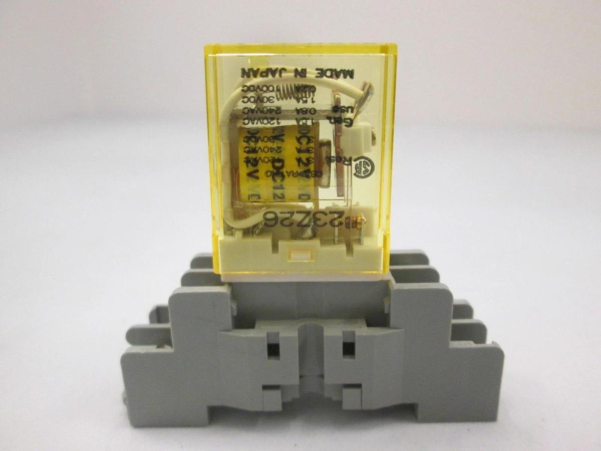 Used IDEC, RY2S-U Relay w/ SY25-05U Relay Socket, Used