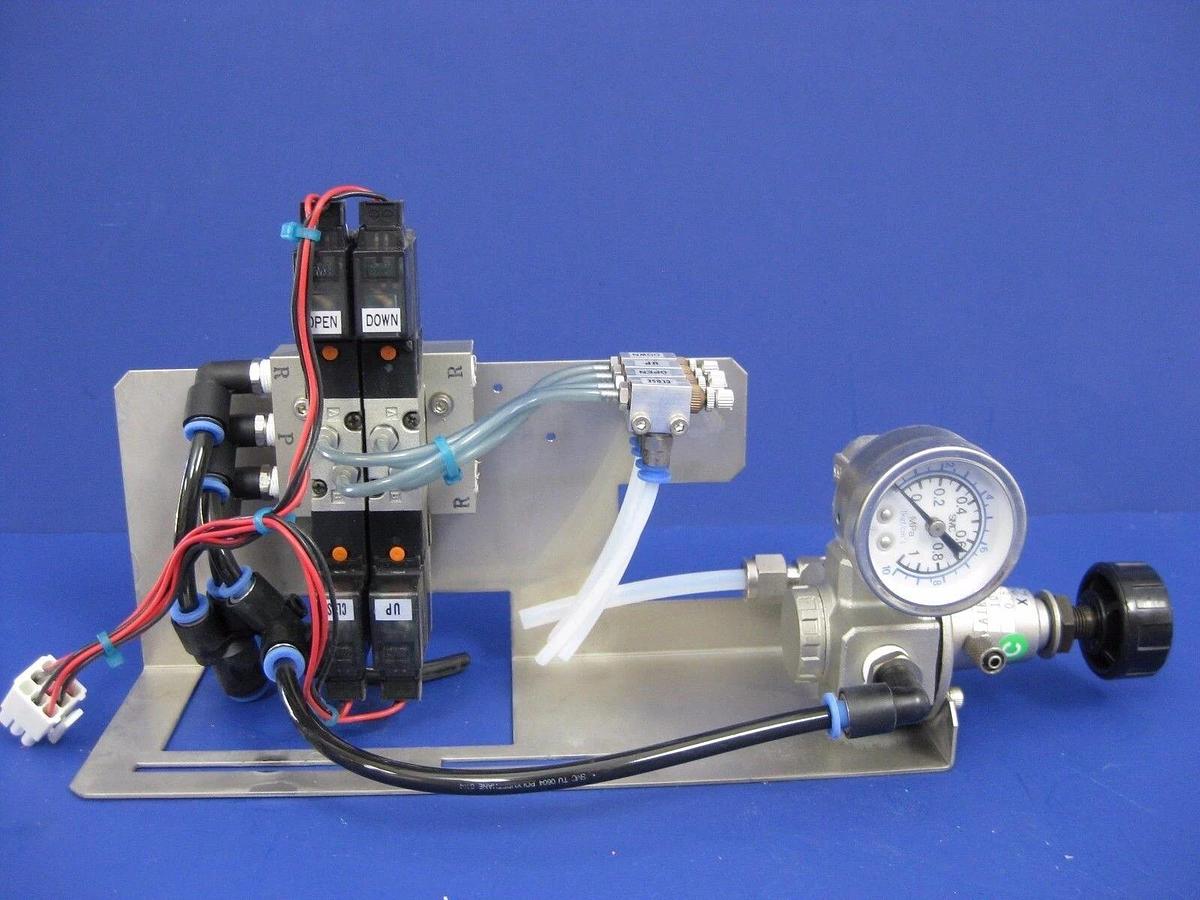 Used SMC 10-VZ3223 Pneumatic Solenoid Valve Manifold Assembly w/ Regulator and Gauge