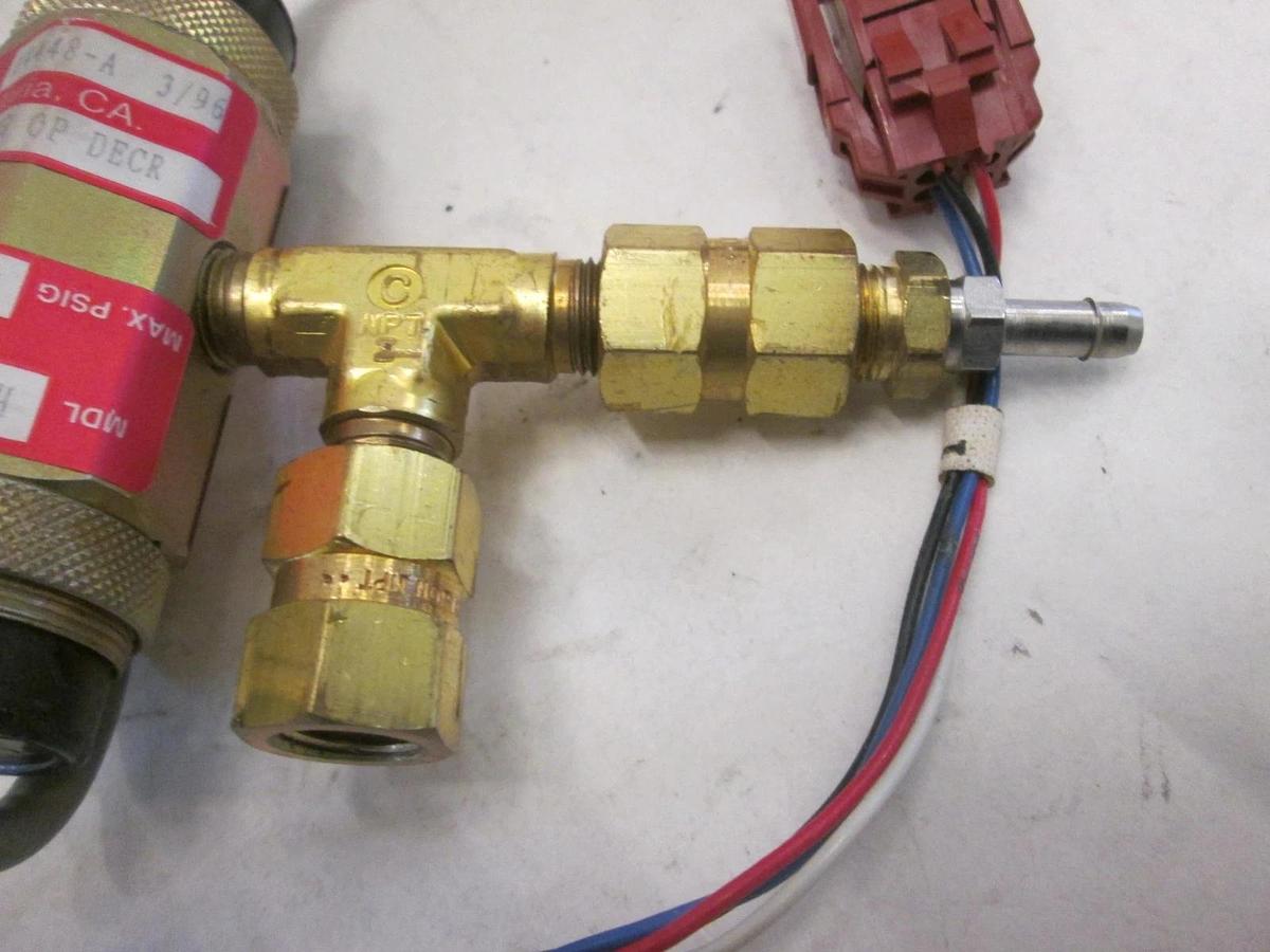 Used Wasco Inc., HE907-58B-X/7596, Vacuum Switch, 125 PSIG, Used