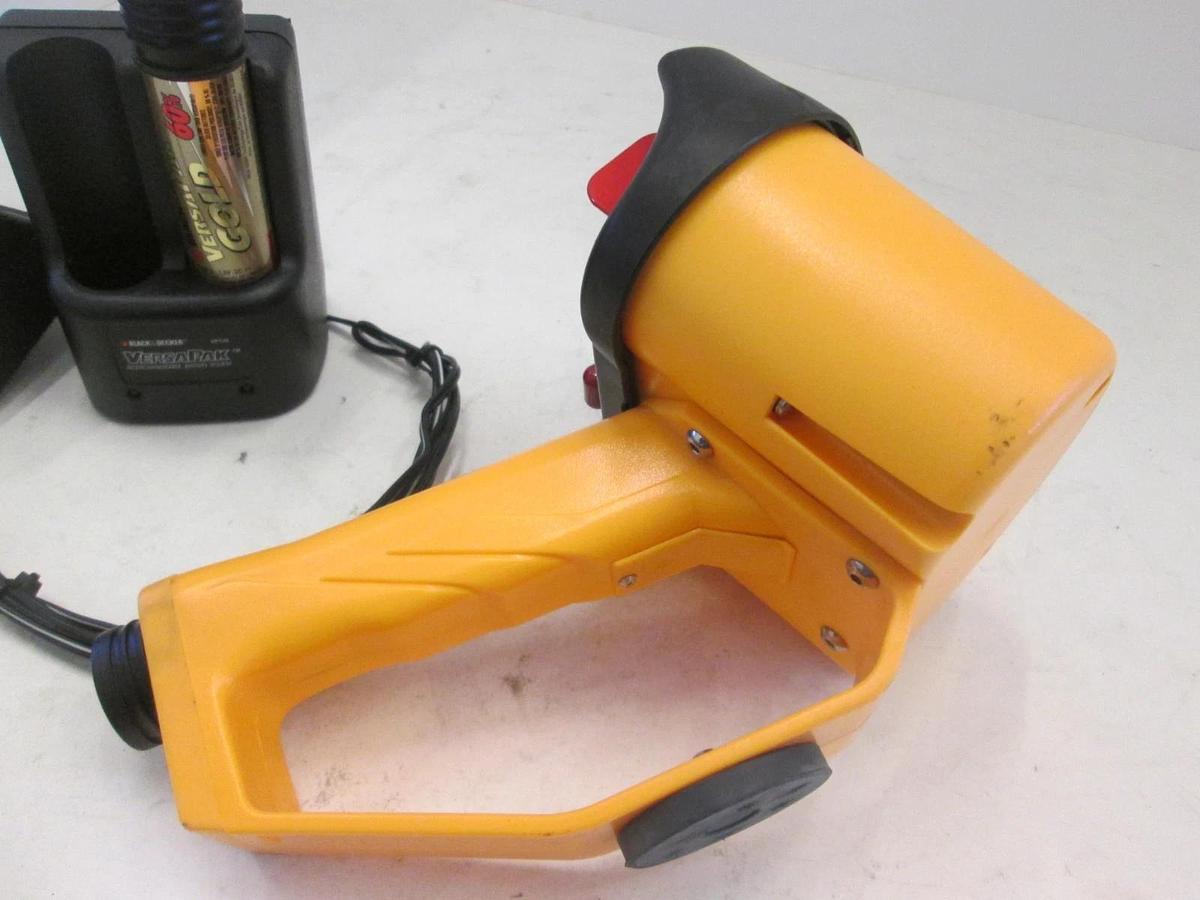 Used Hetronic, CS 458 TR-1 Pistol Grip Transmitter w/ VersaPak Battery Charger, Used