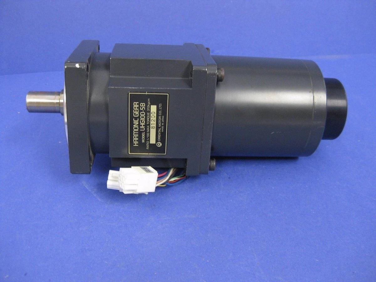 Used Oriental Motor Harmonic Gear UHG100-5B w/ Vexta A3461-9415HGE 5-Phase Motor